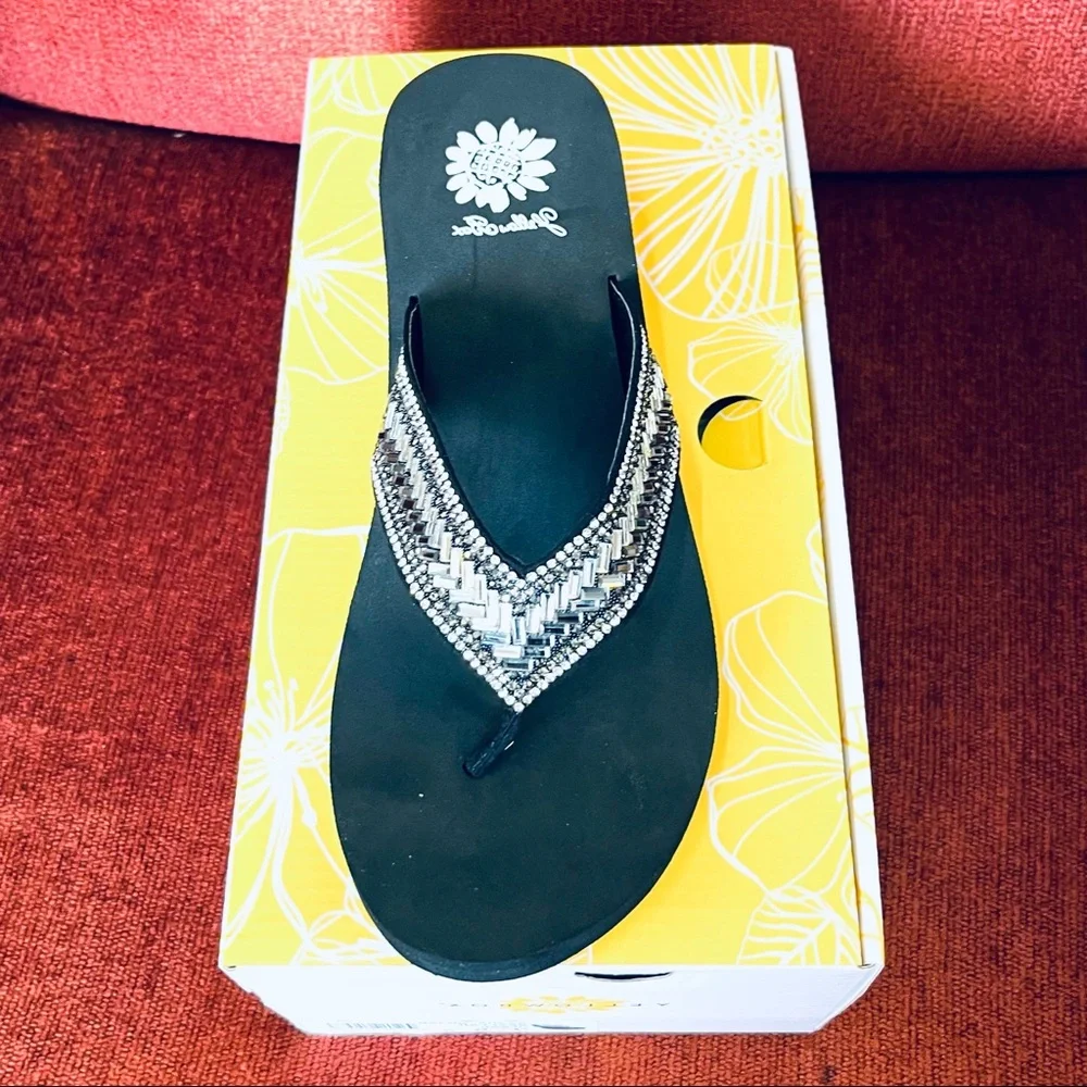 Yellow Box Flip  flops Skyllah  (Crystals) color clear medium width New In Box - Picture 5 of 5
